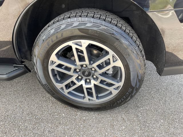 Used 2025 Ford Expedition Active AWD/4WD image 48