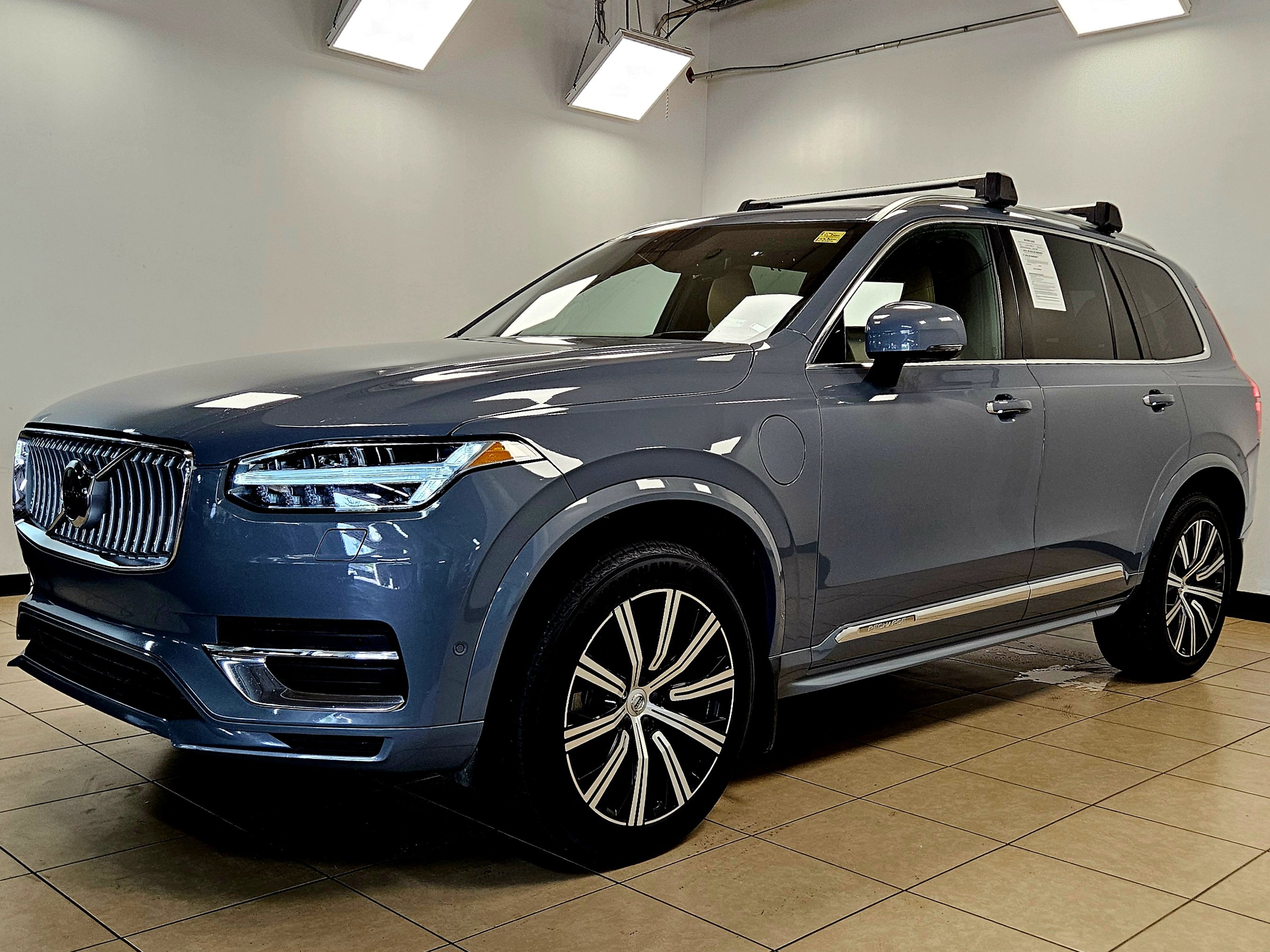 Used 2022 Volvo XC90 T8 Inscription image 3