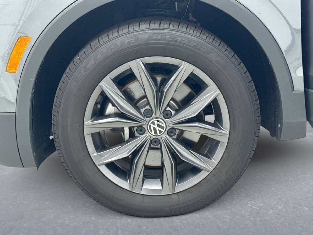 Used 2024 Volkswagen Tiguan SE AWD/4WD image 25