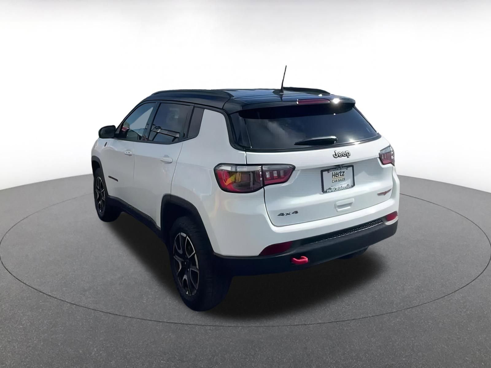 Used 2025 Jeep Compass Trailhawk image 11
