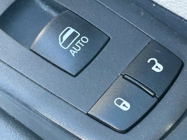Used 2024 Chrysler Pacifica Limited FWD image 39