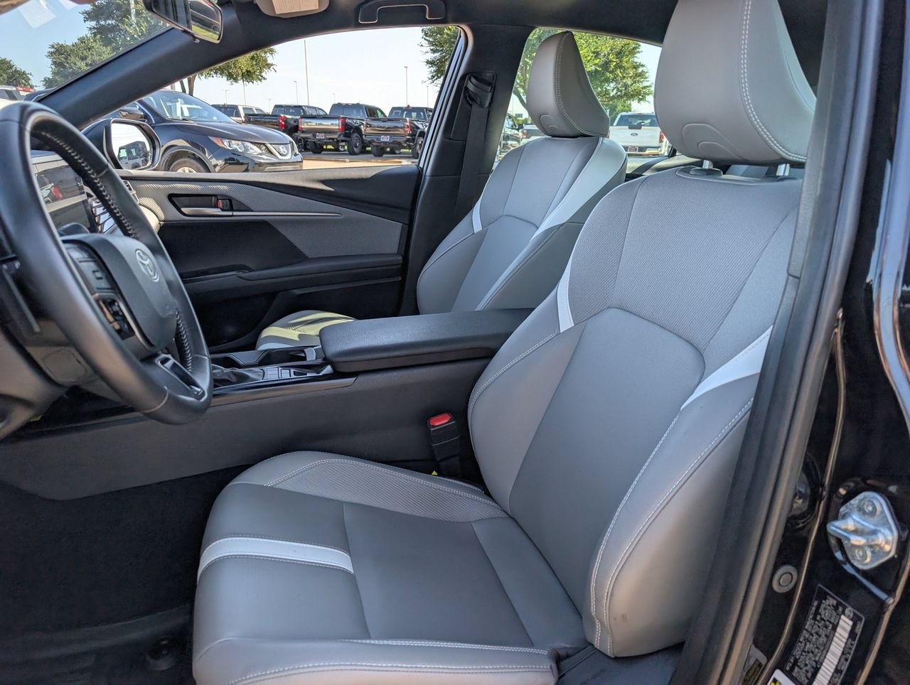 Used 2025 Toyota Camry SE AWD/4WD image 25