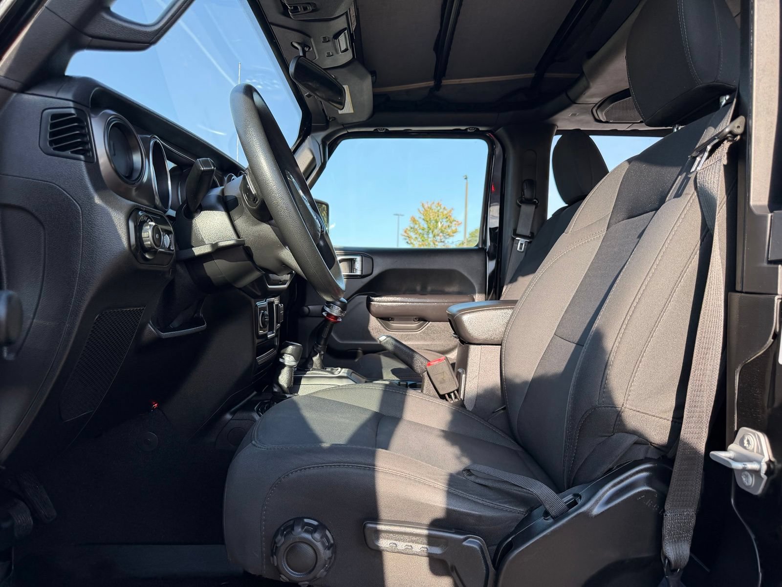 Used 2019 Jeep Wrangler Sport AWD/4WD image 14