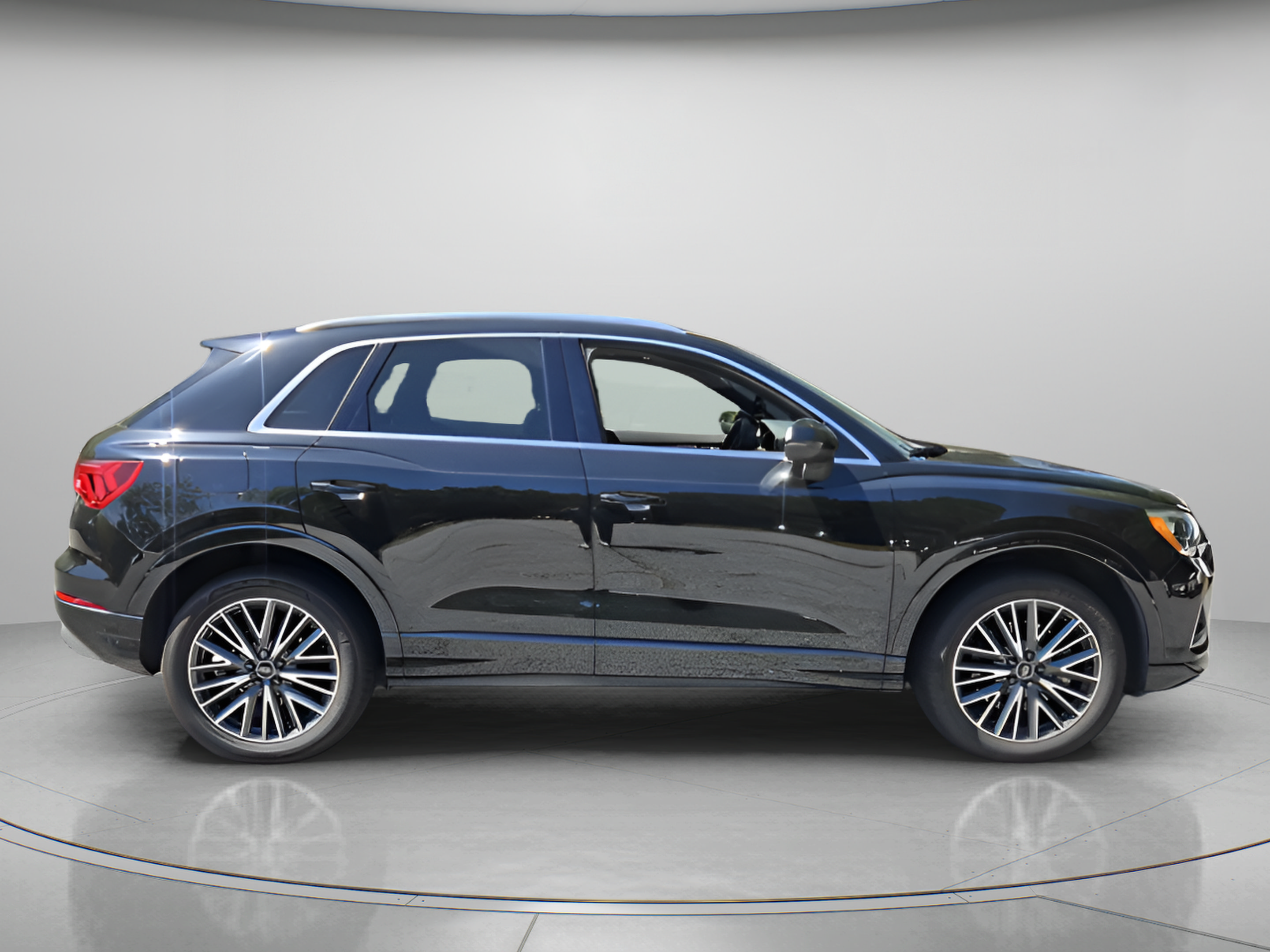 Used 2021 Audi Q3 2.0T Premium w/ Convenience Package AWD/4WD image 6