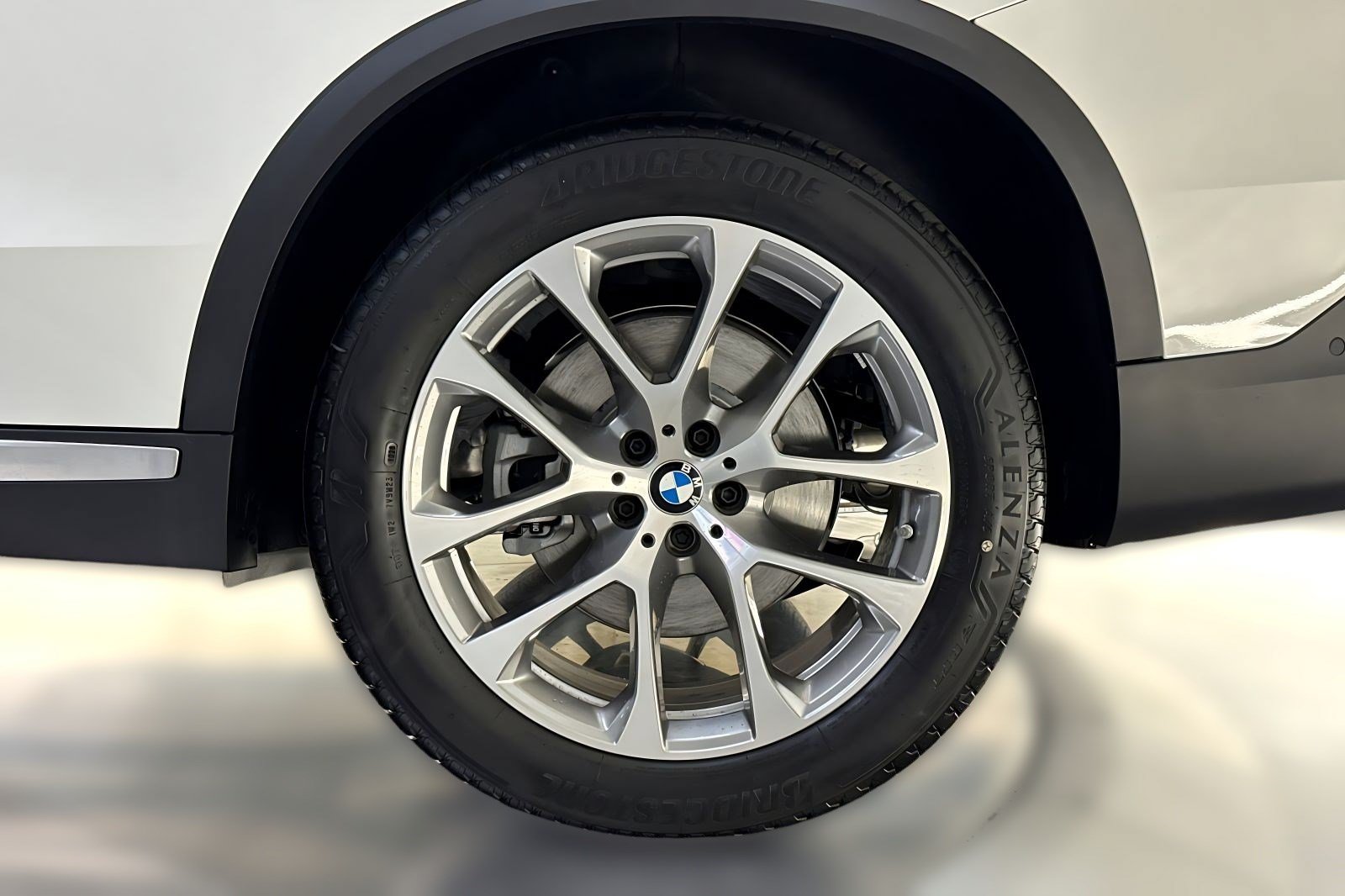 Used 2026 BMW X5 xDrive40i w/ Premium Package AWD/4WD image 13