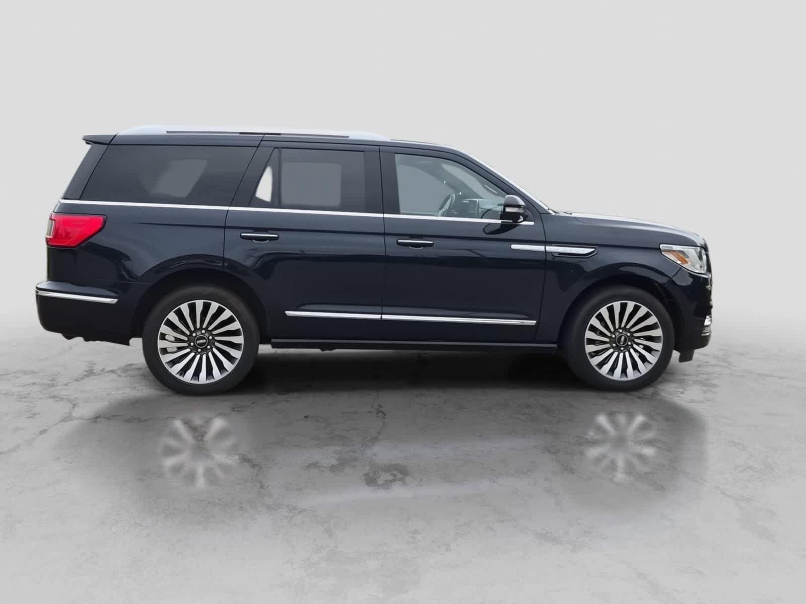 Used 2021 Lincoln Navigator Reserve w/ Luxury Package AWD/4WD image 9