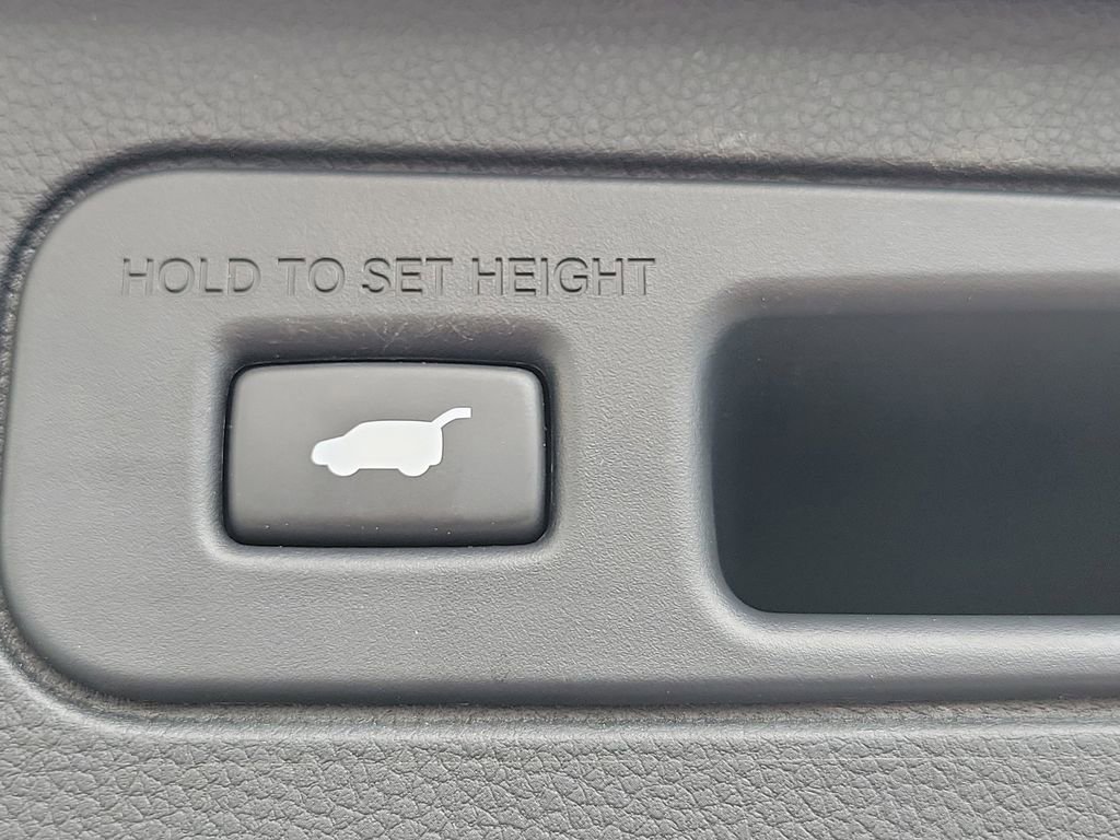 Certified 2025 Honda Pilot Touring image 10