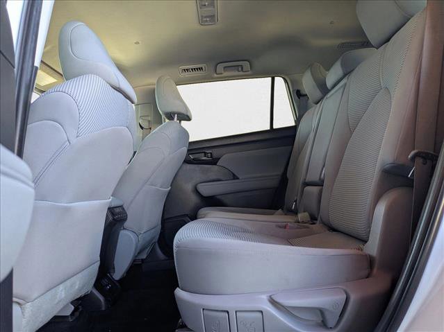 Used 2022 Toyota Highlander LE image 17