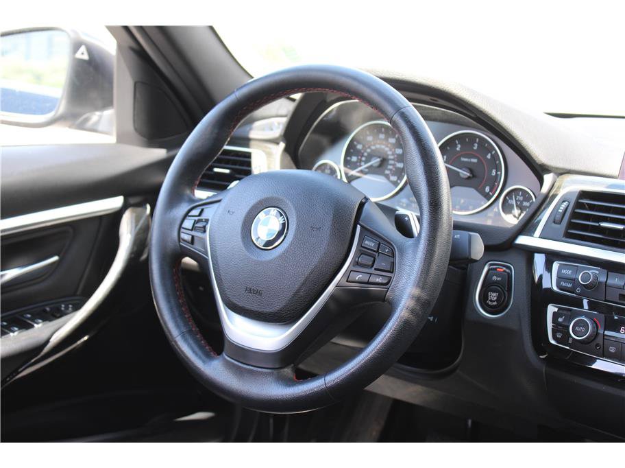 Used 2018 BMW 328d xDrive Sedan w/ Convenience Package AWD/4WD image 16