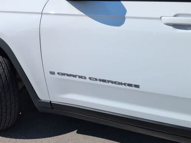 Certified 2023 Jeep Grand Cherokee Laredo AWD/4WD image 13