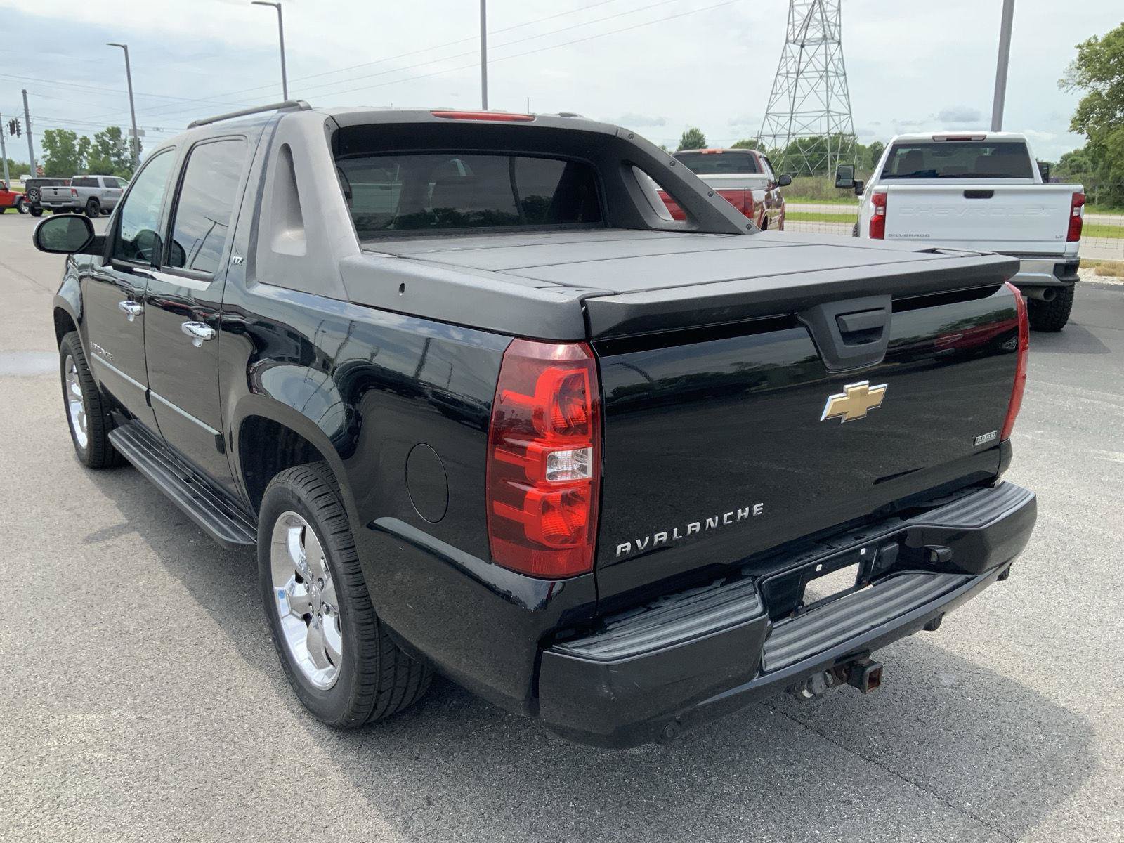 Used 2008 Chevrolet Avalanche LTZ w/ LTZ Preferred Equipment Group AWD/4WD image 8