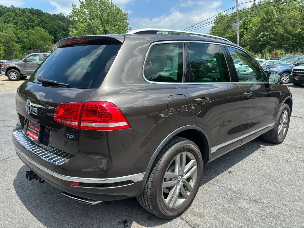 Used 2016 Volkswagen Touareg TDI AWD/4WD image 8