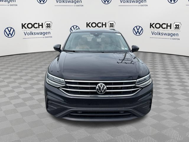 Used 2024 Volkswagen Tiguan SE w/ Panoramic Sunroof Package AWD/4WD image 2