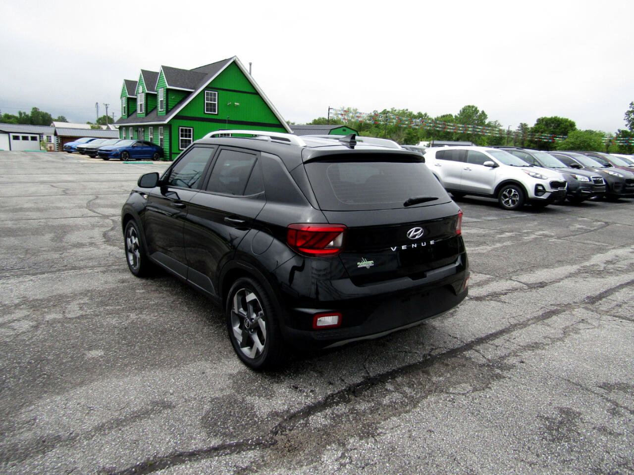 Used 2022 Hyundai Venue SEL image 5