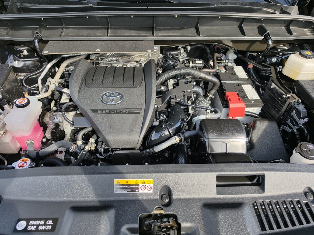 Used 2021 Nissan Kicks SR w/ Exterior Package FWD image 30