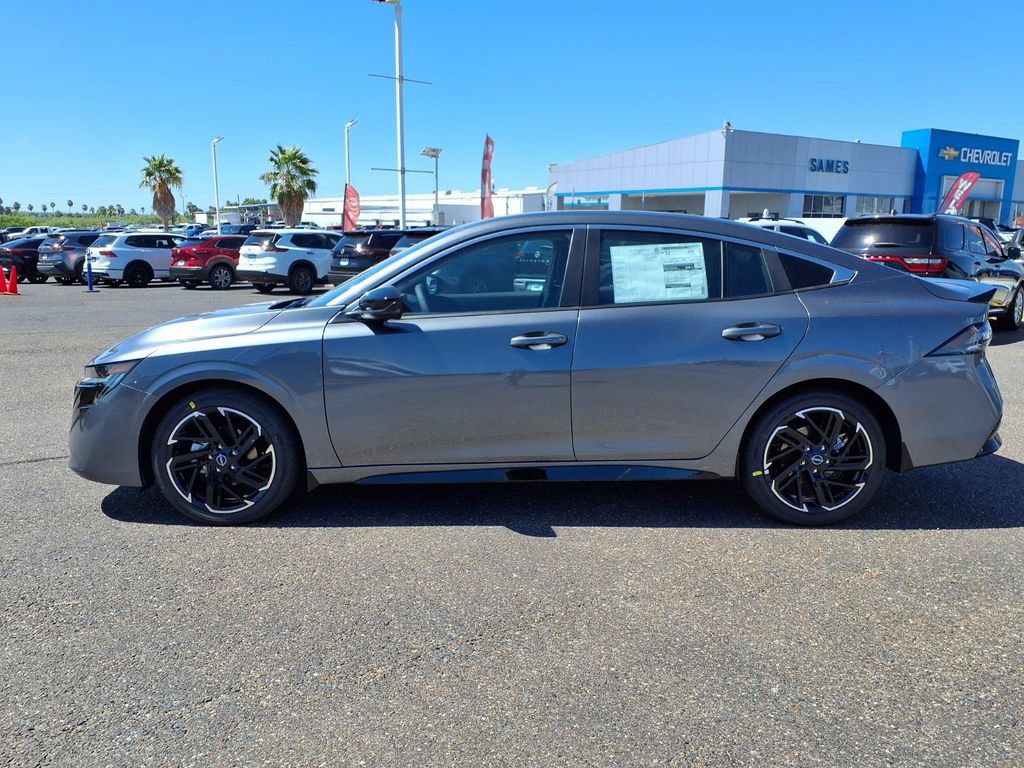New 2027 Nissan Sentra SR w/ Floor Mat Package FWD image 4