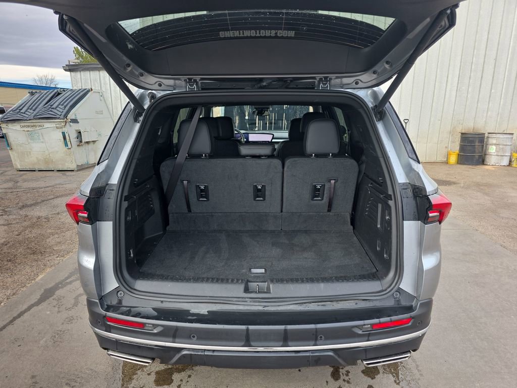 Used 2025 Buick Enclave Preferred image 9