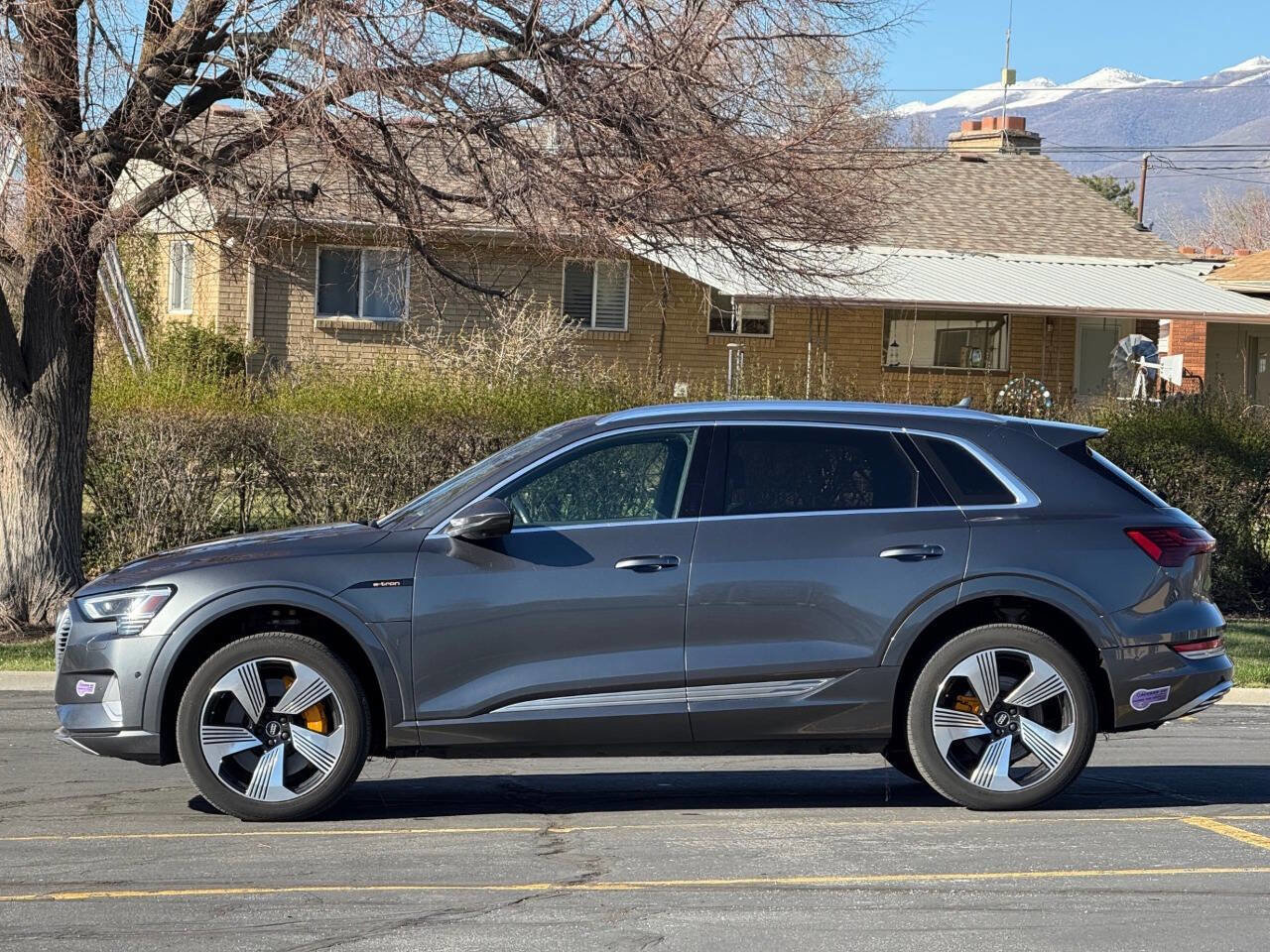 Used 2019 Audi e-tron Prestige w/ Prestige Package AWD/4WD image 8