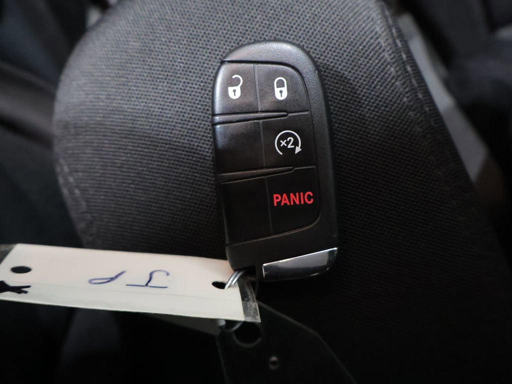 Used 2018 Jeep Renegade Latitude w/ UConnect 8.4 Nav Group AWD/4WD image 25