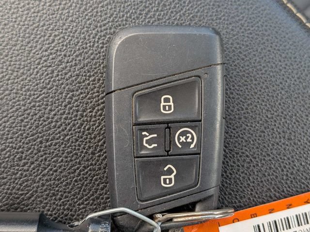 Used 2025 Volkswagen Jetta SE FWD image 30
