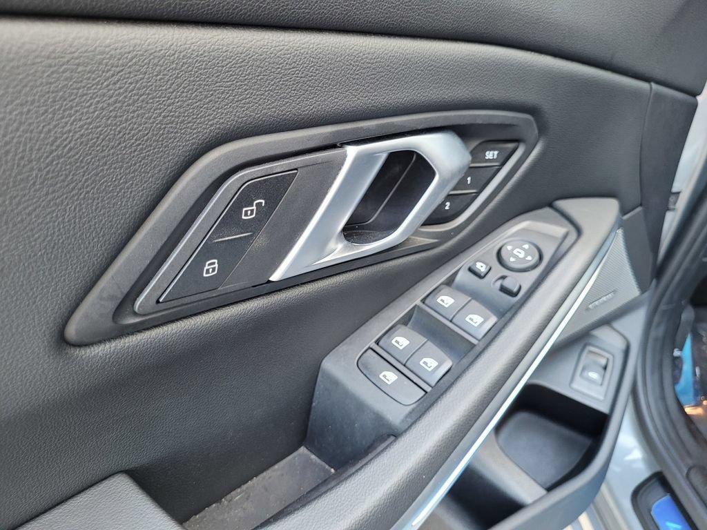 Used 2025 BMW M340i w/ Premium Package RWD image 32