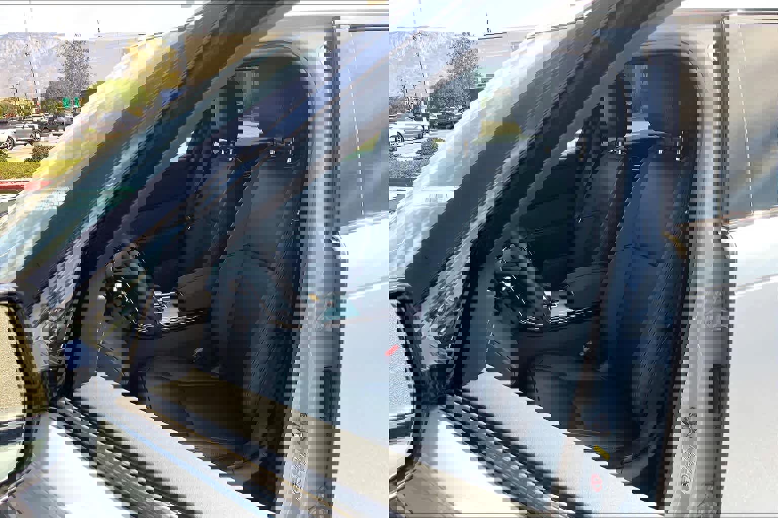 Used 2025 Land Rover Range Rover Velar Dynamic SE image 9