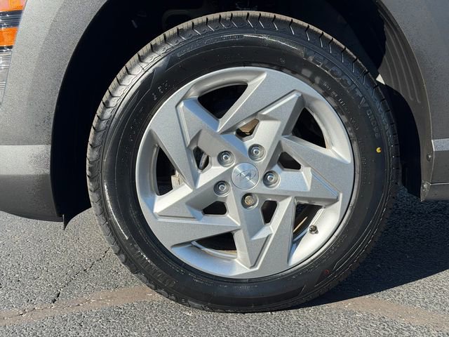 Used 2024 Hyundai Kona SE FWD image 11