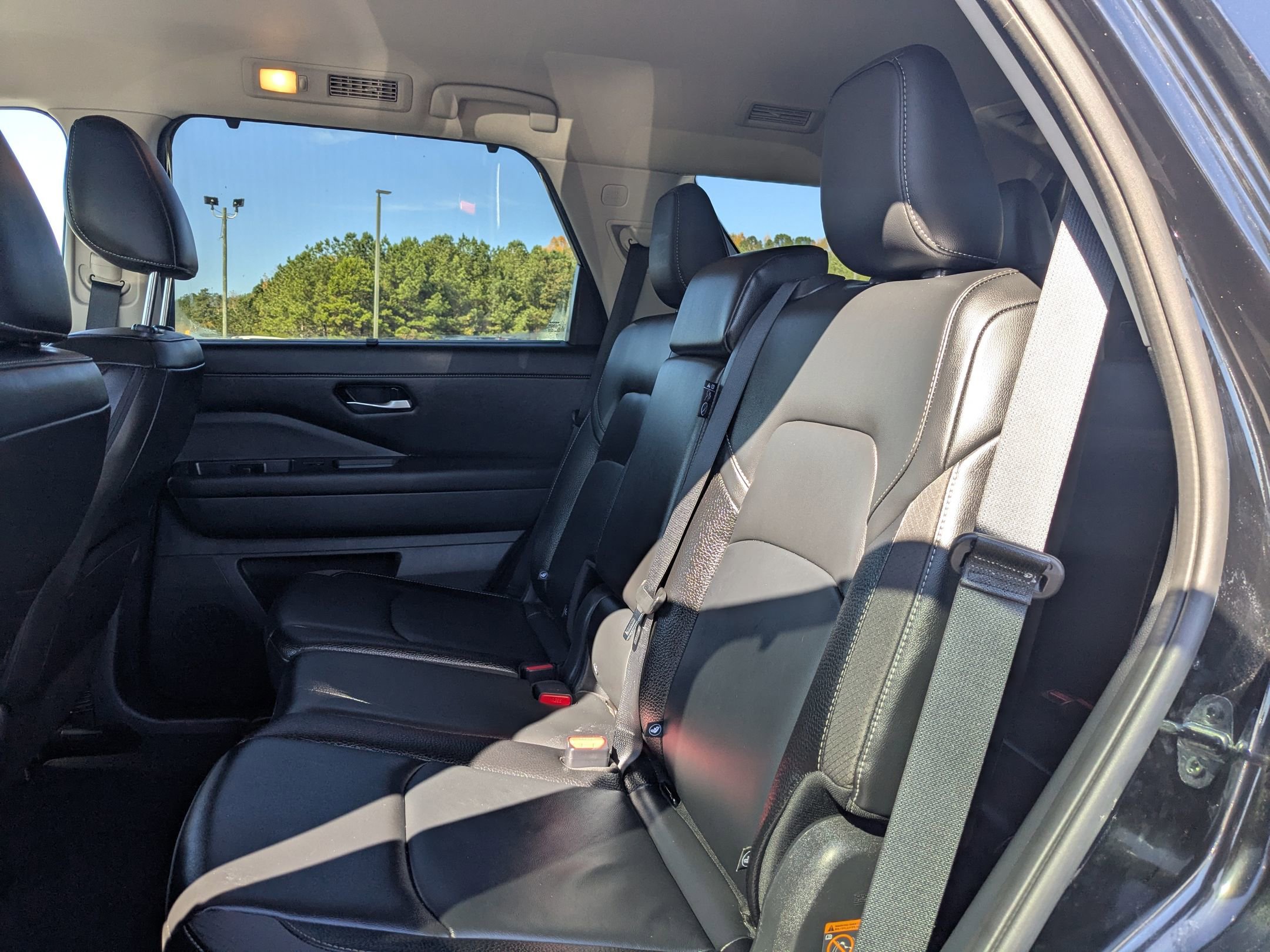 Used 2025 Nissan Pathfinder SL image 24