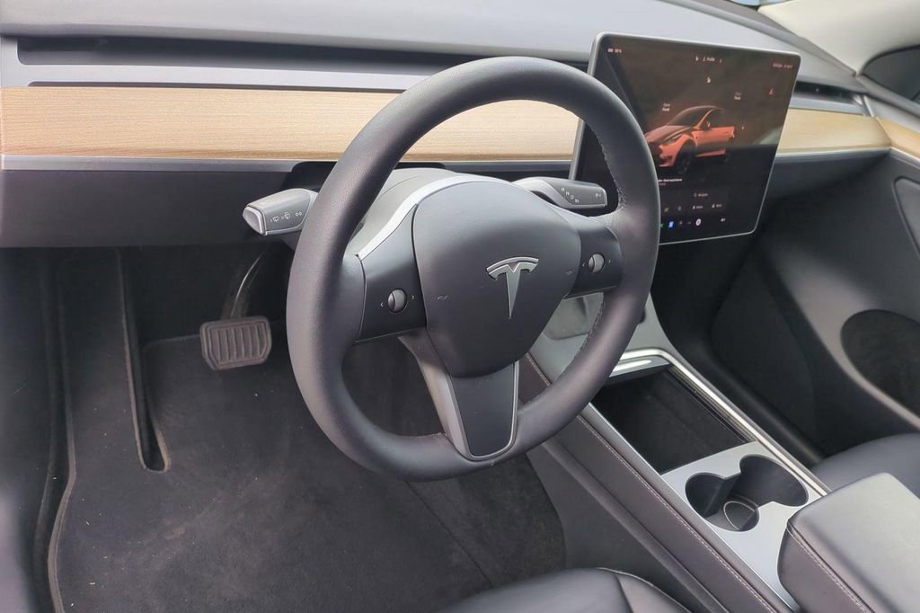 Used 2022 Tesla Model Y Long Range AWD/4WD image 9