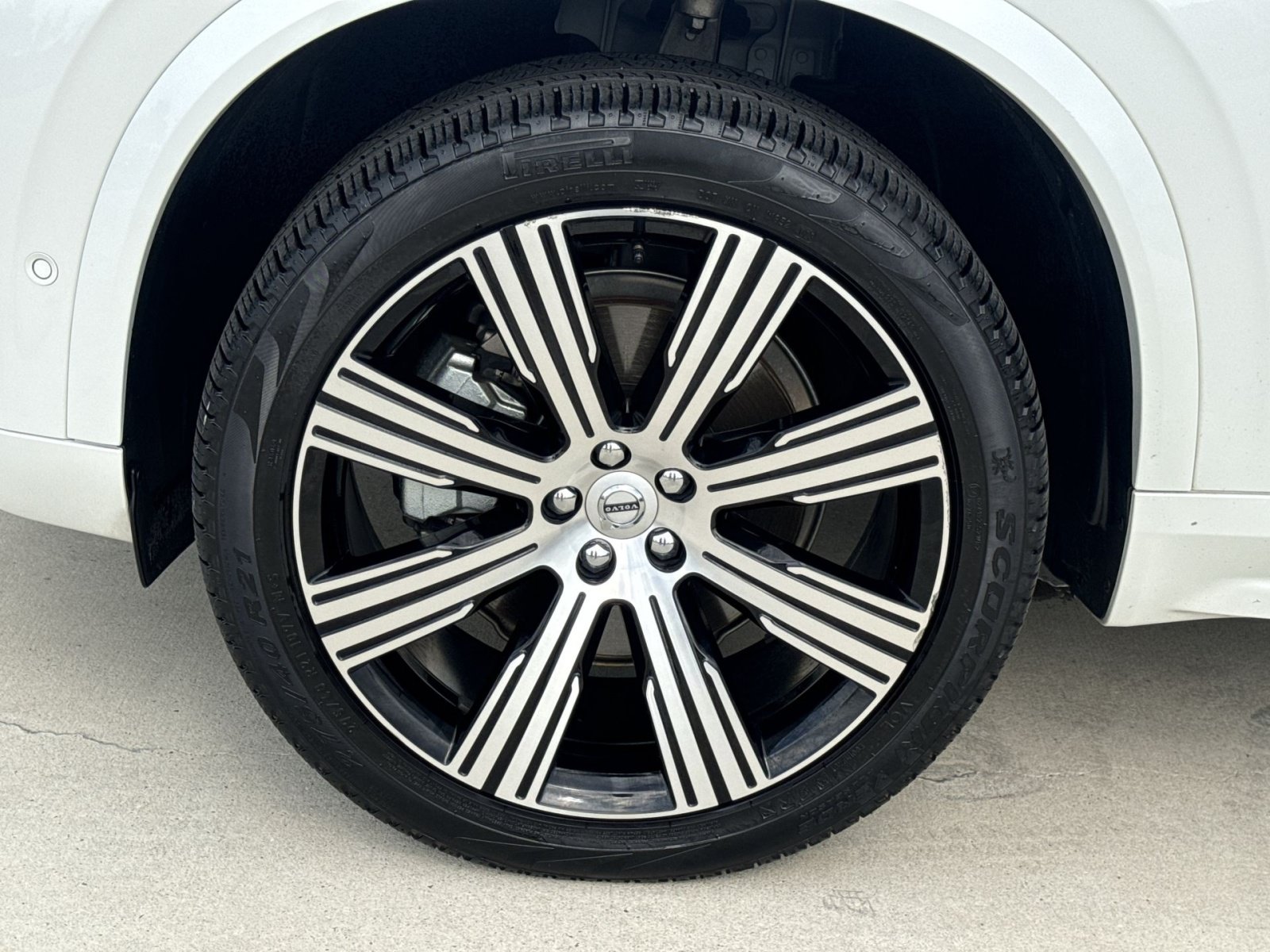 Certified 2024 Volvo XC90 B6 Ultimate w/ Protection Package Premier AWD/4WD image 12