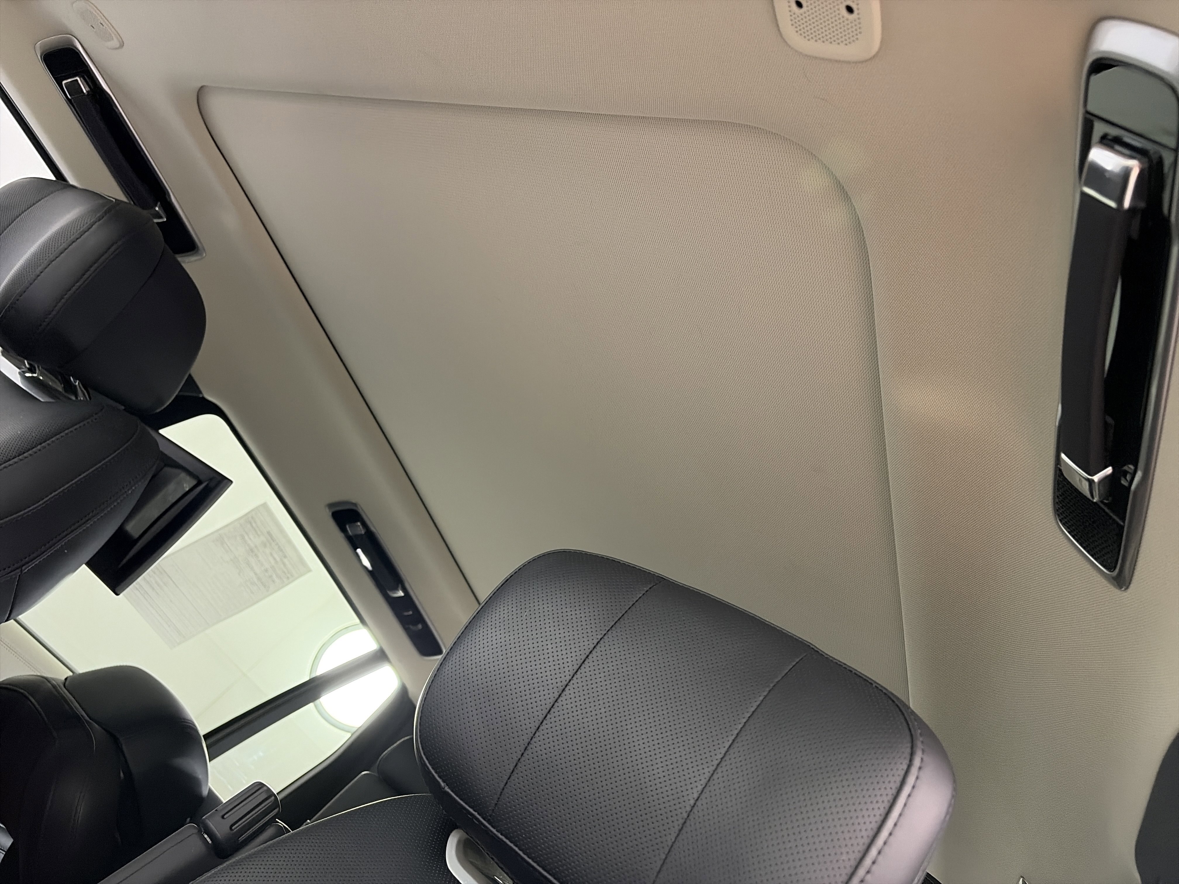 Used 2024 Land Rover Range Rover Long Wheelbase Autobiography image 21