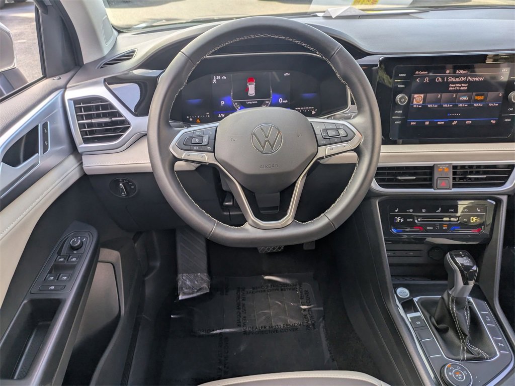 Used 2025 Volkswagen Taos SE image 28