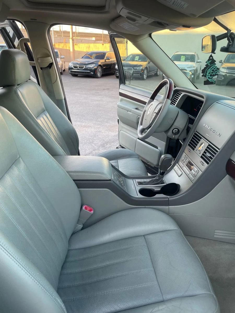 Used 2003 Lincoln Aviator AWD image 8