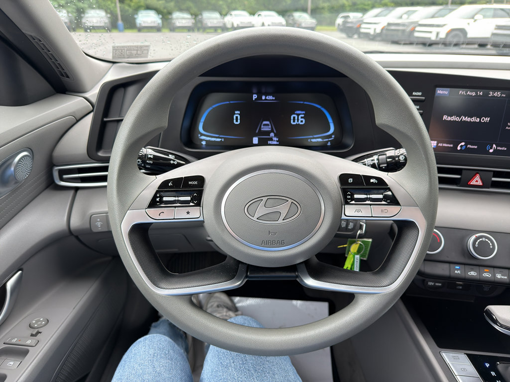 Certified 2024 Hyundai Elantra SE FWD image 27