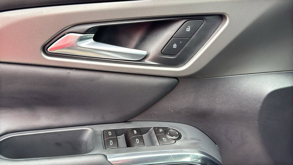 Used 2026 Chevrolet Traverse LT FWD image 13