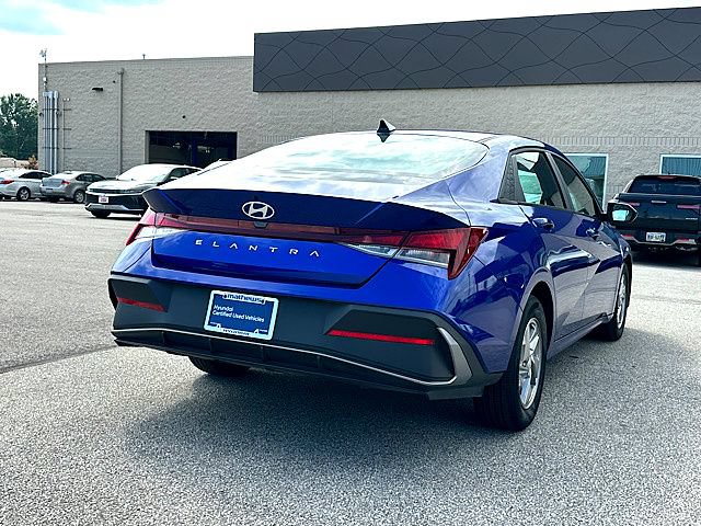 Certified 2025 Hyundai Elantra SE w/ Cargo Package FWD image 7