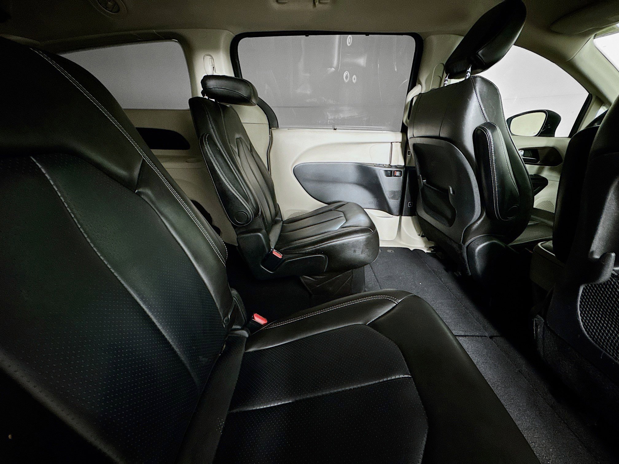 Used 2021 Chrysler Voyager Lxi image 26