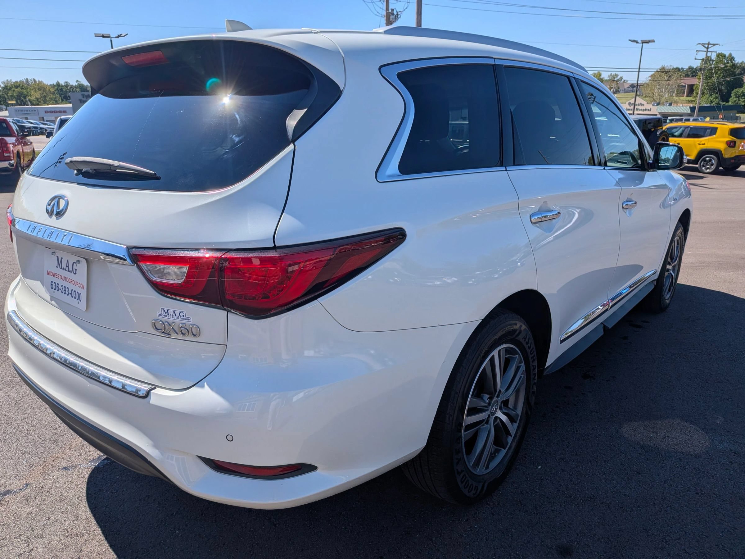 Used 2016 INFINITI QX60 Luxe w/ Premium Plus Package AWD/4WD image 6