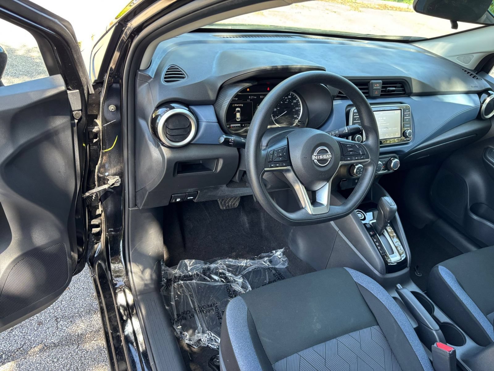 Used 2025 Nissan Versa SV FWD image 31