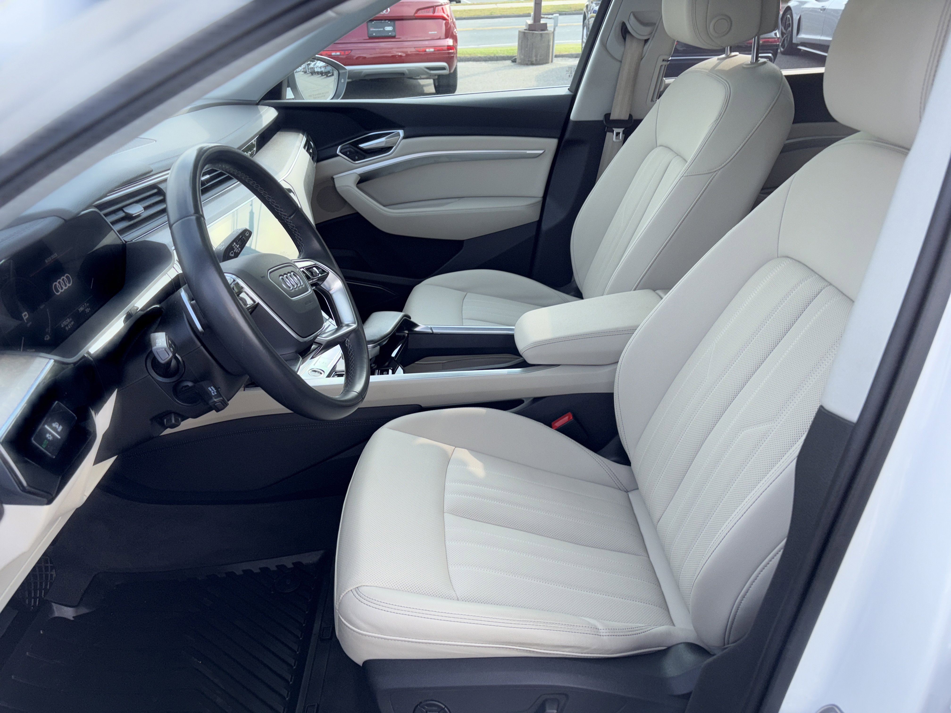 Certified 2024 Audi Q8 e-tron Premium Plus w/ Premium Plus Package image 4