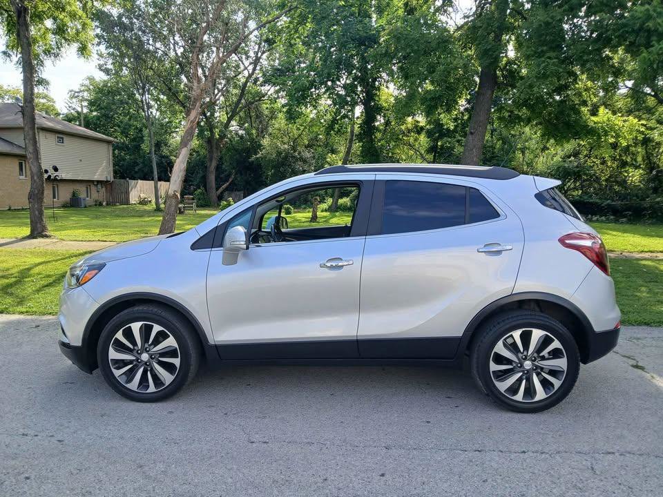Used 2018 Buick Encore Essence FWD image 2