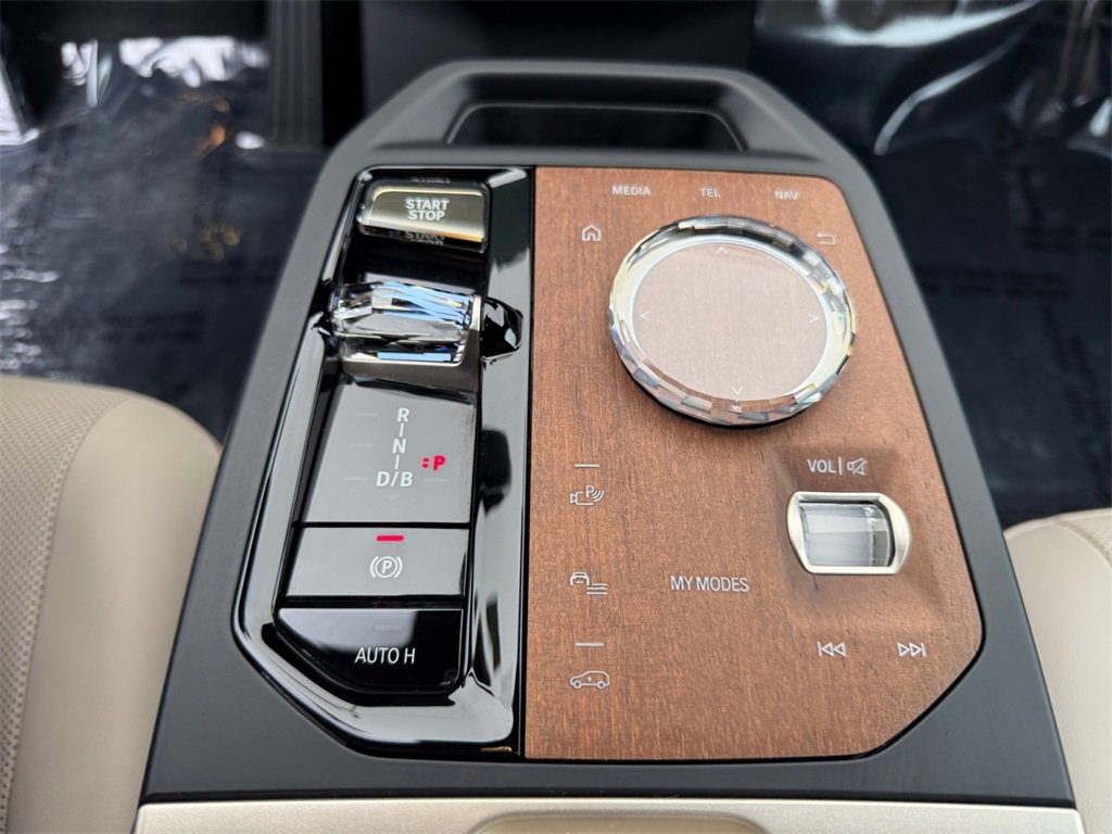 Used 2023 BMW iX xDrive50 w/ Ultimate Package 2 image 18