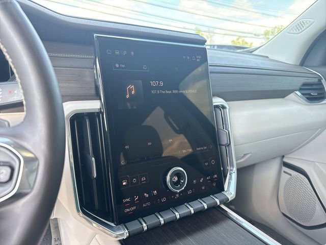 Used 2025 GMC Acadia Denali image 16