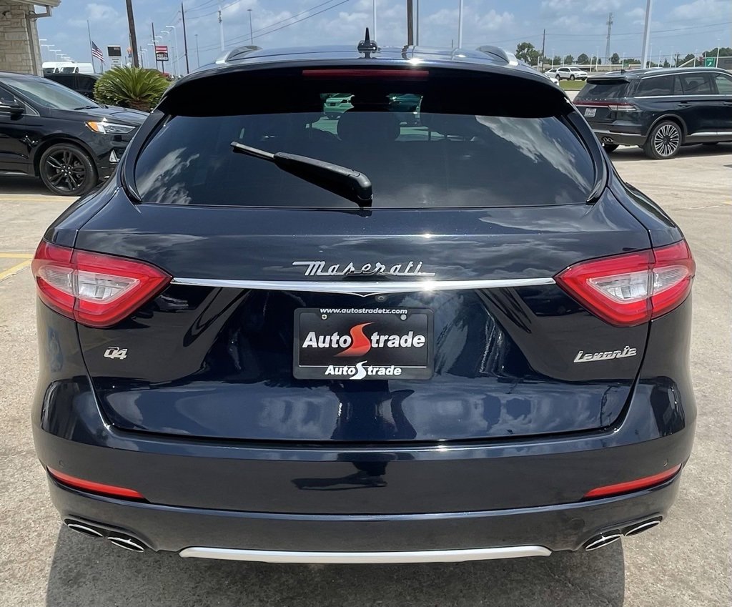 Used 2019 Maserati Levante GranLusso image 11