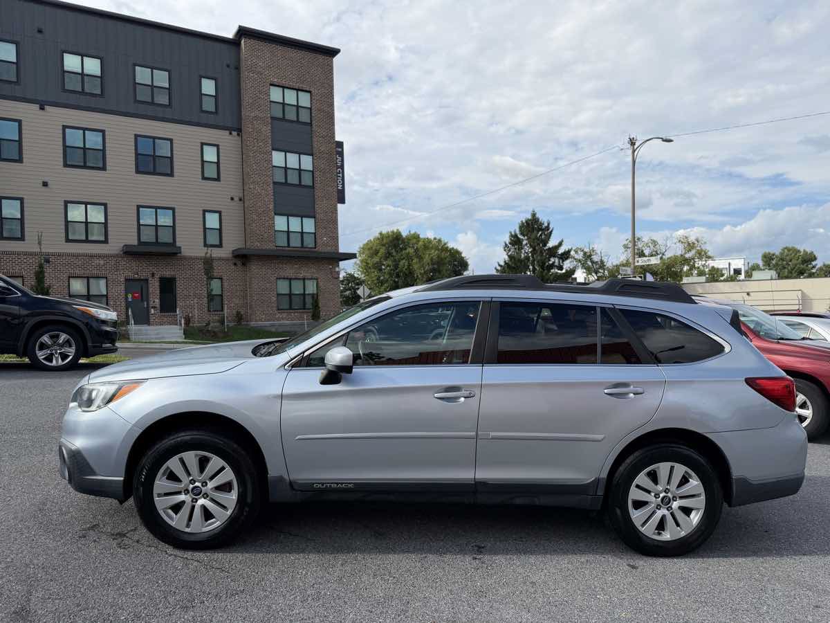 Used 2017 Subaru Outback 2.5i Premium AWD/4WD image 4