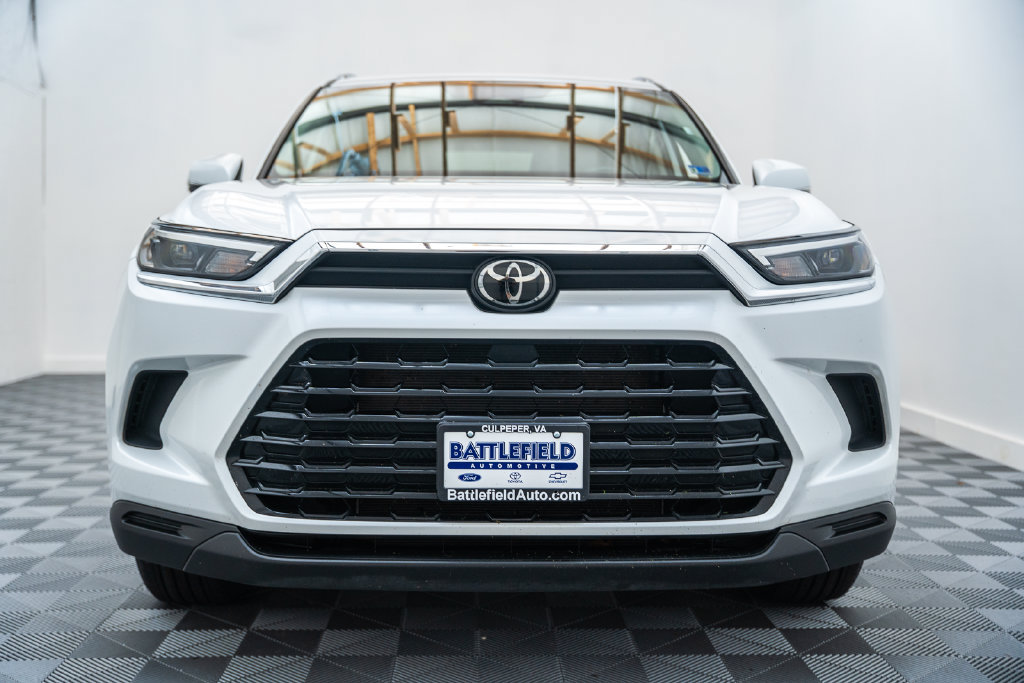 Certified 2025 Toyota Grand Highlander AWD image 2