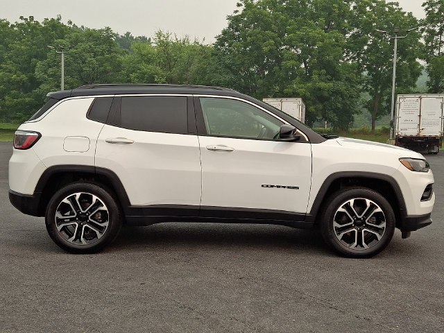 Used 2022 Jeep Compass Limited w/ Sun and Sound Group AWD/4WD image 10