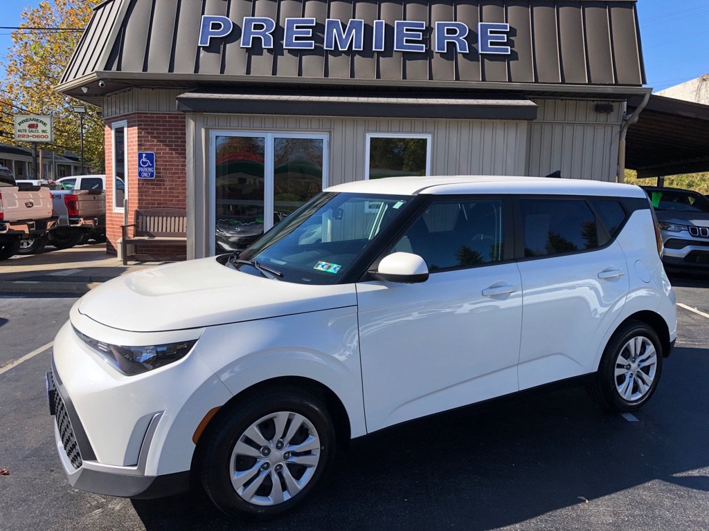 Used 2024 Kia Soul LX FWD image 2