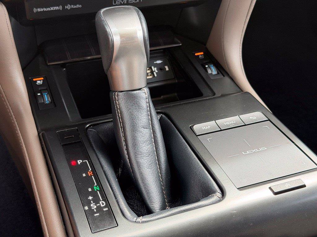 Used 2023 Lexus GX 460 Premium w/ Accessory Package AWD/4WD image 16