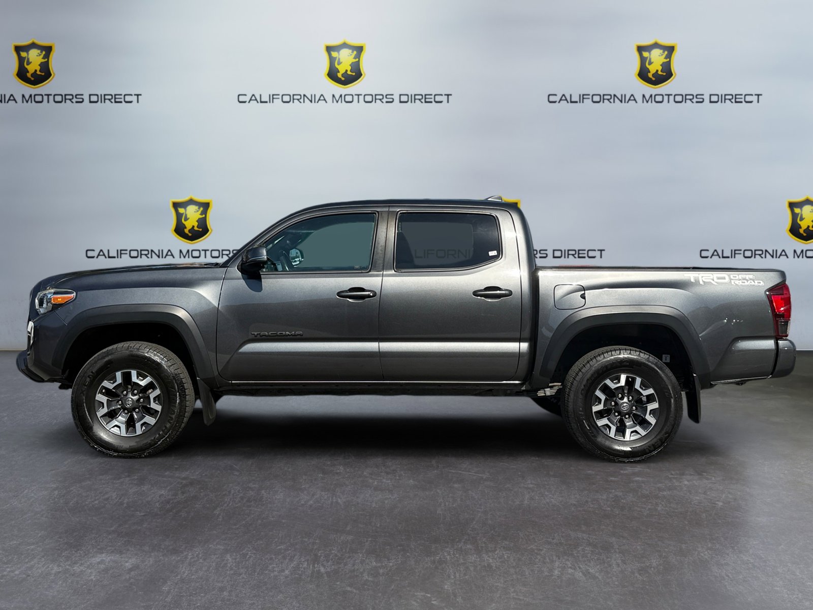 Used 2019 Toyota Tacoma TRD Off-Road image 2